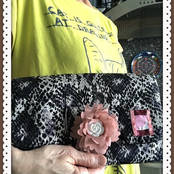 Crochet Knitting Needle Case Organizer Snake Skin Print Flower Décor Closure - Picture 9 of 14